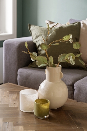 客厅沙发茶几静物插花图片